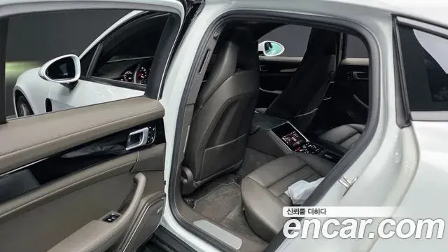 Porsche Panamera 2018 — ფოტო 7/38