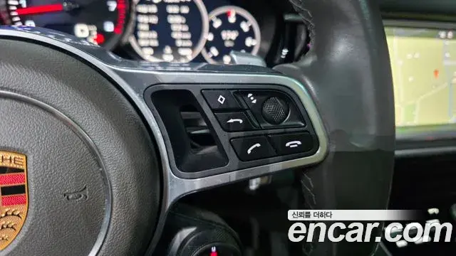 Porsche Panamera 2018 — ფოტო 29/38