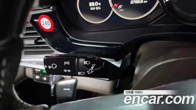 Porsche Panamera 2018 — ფოტო 9/38