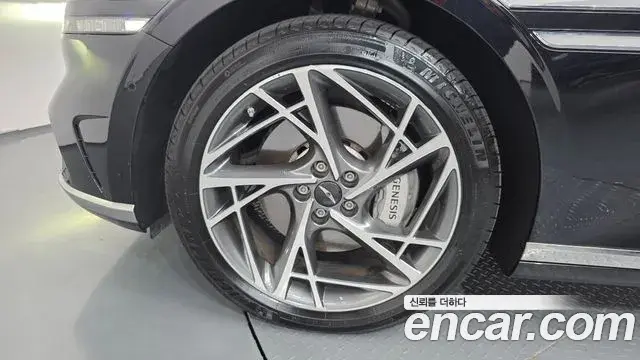 Genesis G90 2022 — Photo 10/39
