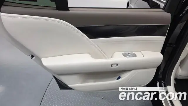 Genesis G90 2022 — Photo 30/39