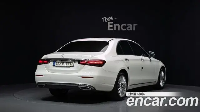 Mercedes-Benz E-Class 2022 — Şəkil 18/33