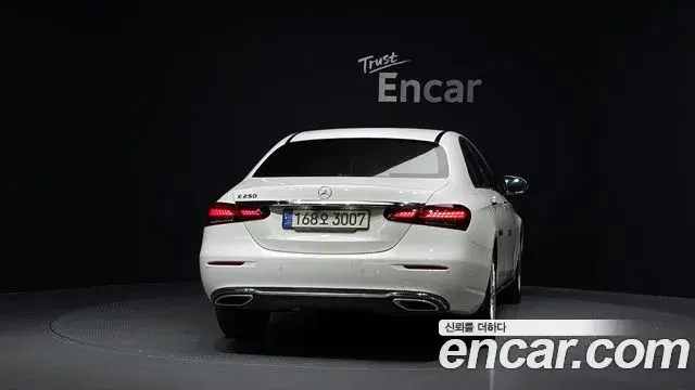 Mercedes-Benz E-Class 2022 — Şəkil 21/33