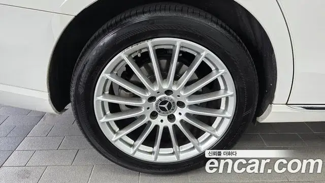 Mercedes-Benz E-Class 2022 — Şəkil 24/33