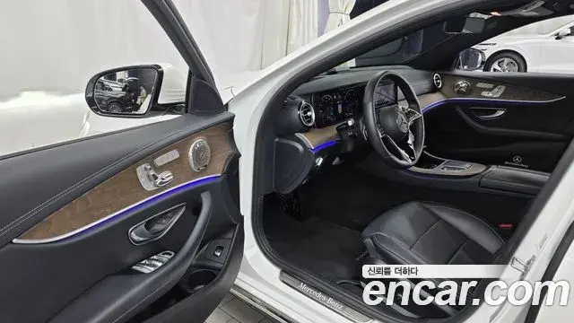 Mercedes-Benz E-Class 2022 — Şəkil 31/33