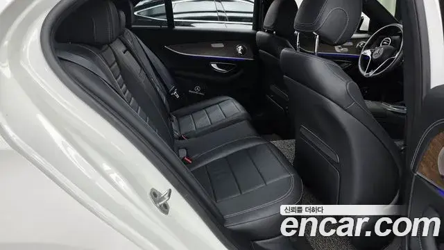 Mercedes-Benz E-Class 2022 — Şəkil 14/33