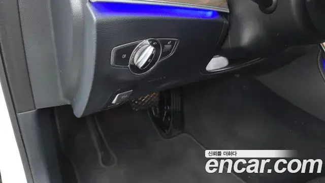 Mercedes-Benz E-Class 2022 — Şəkil 23/33