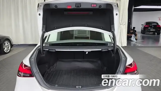 Mercedes-Benz E-Class 2022 — Şəkil 27/33