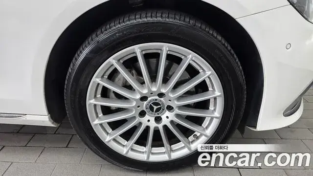 Mercedes-Benz E-Class 2022 — Şəkil 19/33