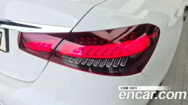 Mercedes-Benz E-Class 2022 — Şəkil 30/33