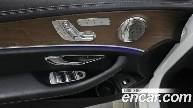 Mercedes-Benz E-Class 2022 — Şəkil 29/33