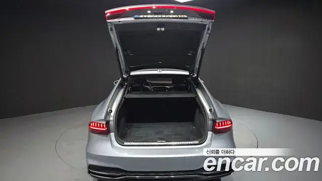 Audi A7 2021 — Фото 15/20