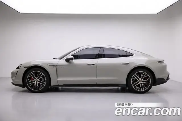 Porsche Taycan 2021 — Photo 5/20