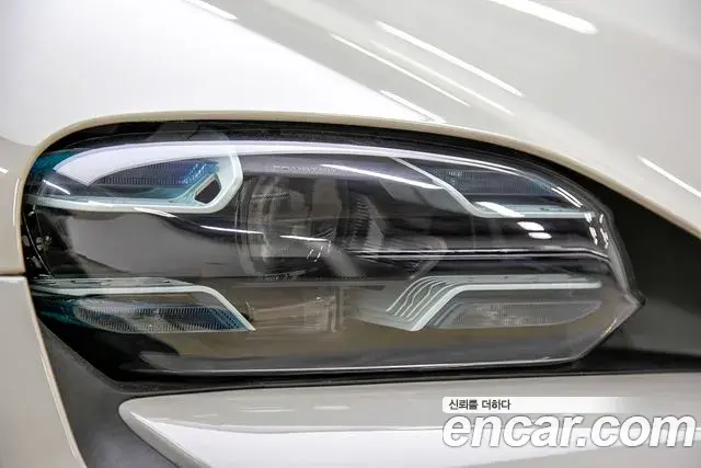 Porsche Taycan 2021 — Photo 2/20
