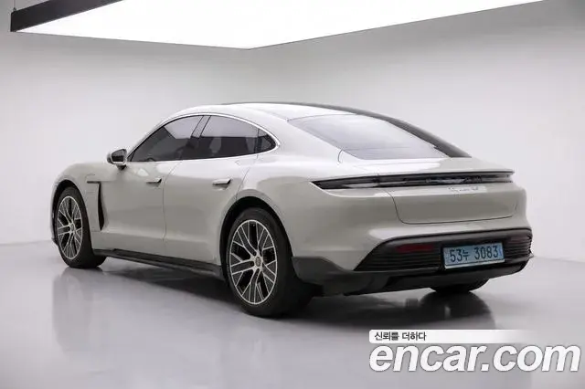 Porsche Taycan 2021 — Photo 9/20