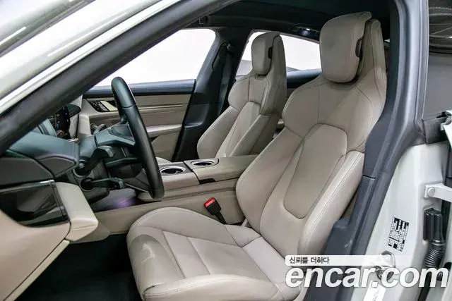 Porsche Taycan 2021 — Photo 17/20