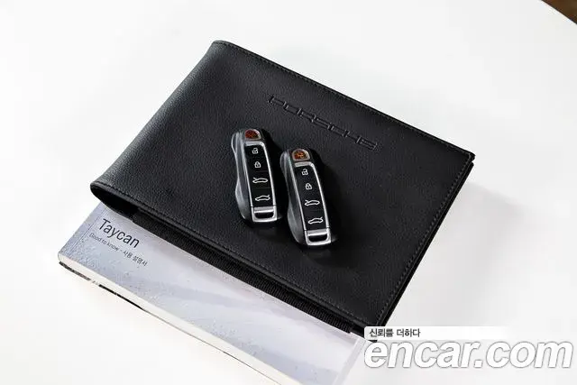 Porsche Taycan 2021 — Photo 3/20