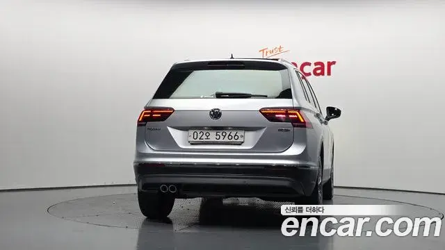 Volkswagen Tiguan 2018 — Şəkil 6/20
