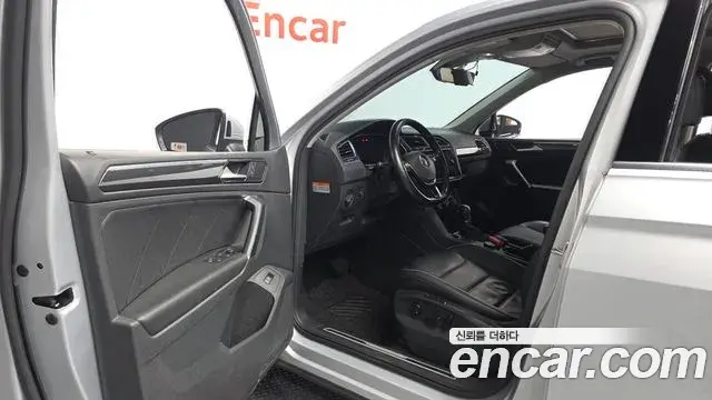 Volkswagen Tiguan 2018 — Şəkil 9/20