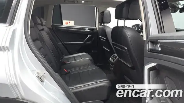 Volkswagen Tiguan 2018 — Şəkil 10/20