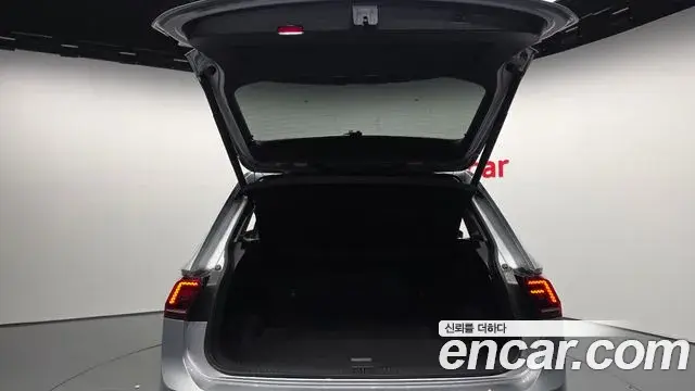 Volkswagen Tiguan 2018 — Şəkil 20/20