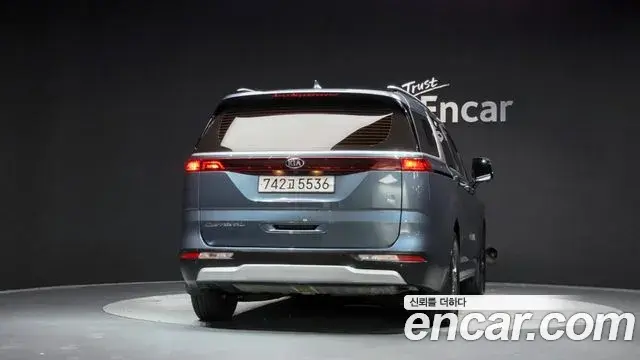 Kia Carnival 2021 — Photo 4/20