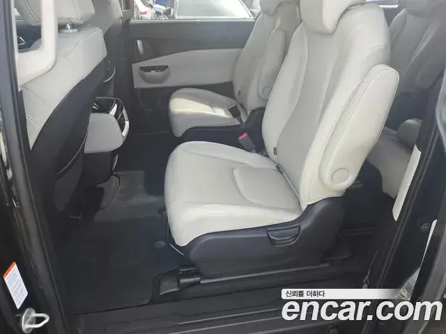 Kia Carnival 2021 — Фото 18/20