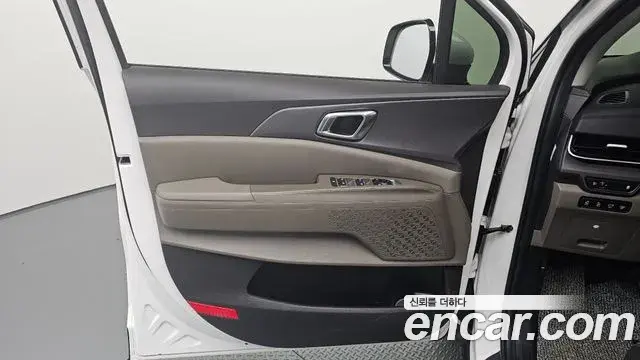 Kia Carnival 2025 — Photo 18/32
