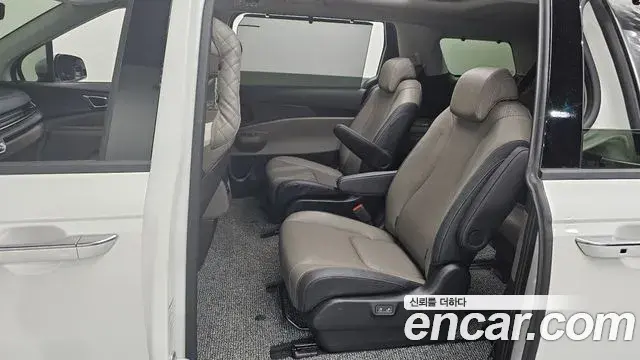 Kia Carnival 2025 — Photo 9/32