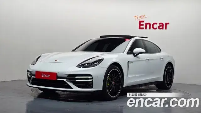 Porsche Panamera 2021 — Фото 1/20
