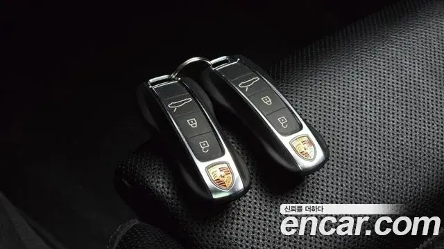 Porsche Panamera 2021 — Фото 19/20