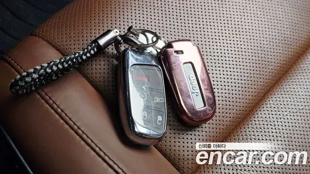 Jeep Grand Cherokee 2020 — Şəkil 30/35