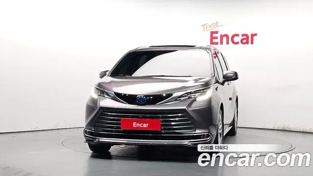Toyota Sienna 2022 — Photo 9/38