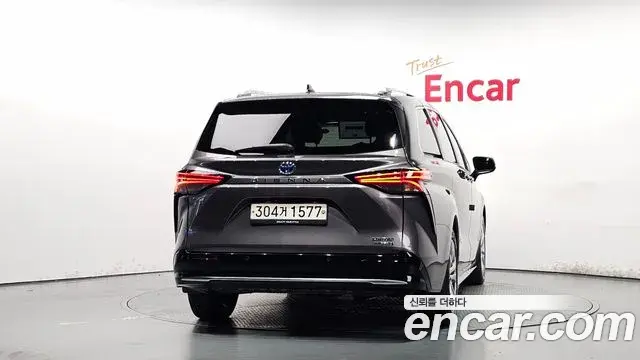 Toyota Sienna 2022 — Photo 31/38