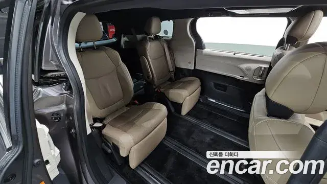 Toyota Sienna 2022 — Photo 14/38