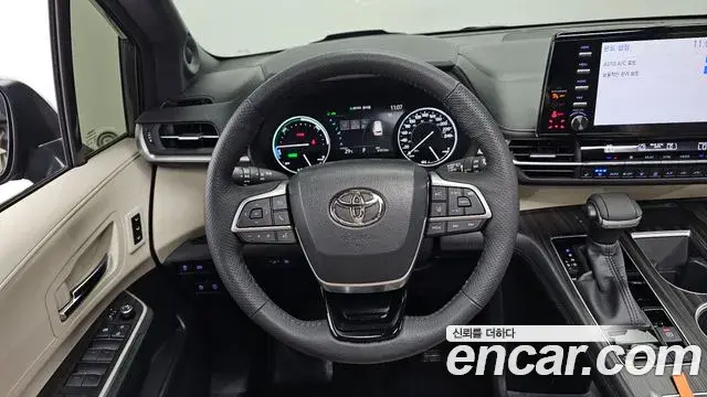 Toyota Sienna 2022 — Photo 21/38