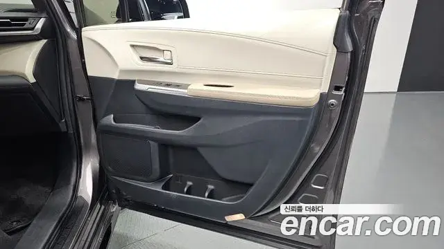 Toyota Sienna 2022 — Photo 32/38