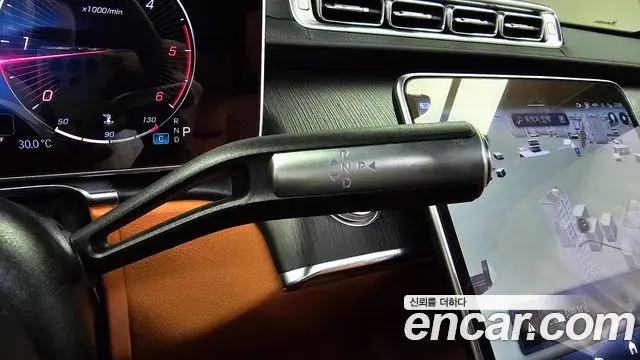 Mercedes-Benz S-Class 2023 — Photo 8/31