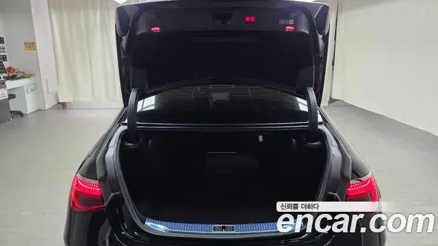 Mercedes-Benz S-Class 2023 — Photo 22/31