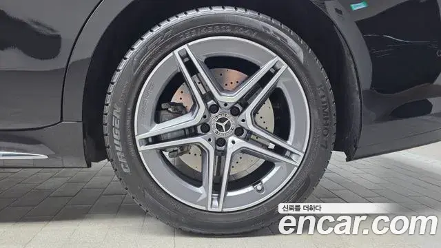 Mercedes-Benz S-Class 2023 — Photo 19/31