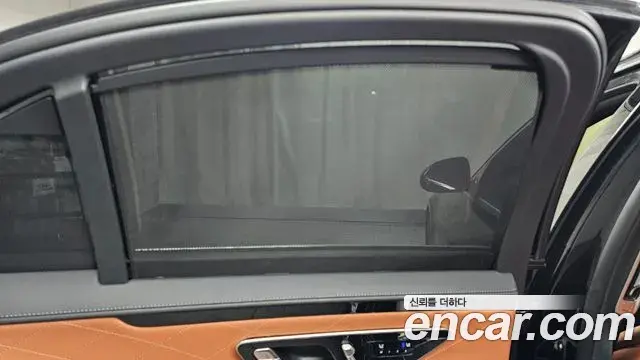 Mercedes-Benz S-Class 2023 — Photo 13/31