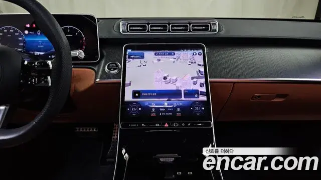 Mercedes-Benz S-Class 2023 — Photo 7/31