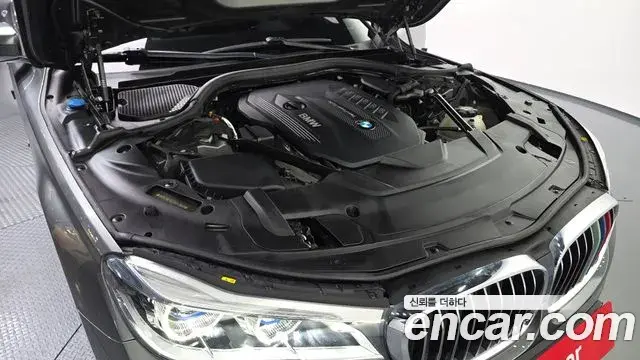 BMW 7 Series 2018 — Photo 6/20