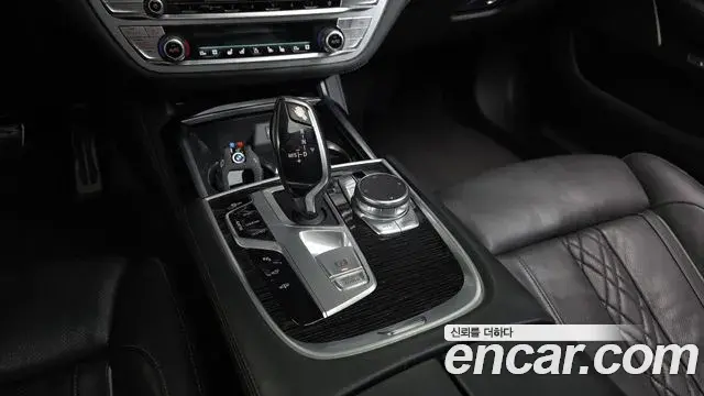 BMW 7 Series 2018 — Photo 9/20