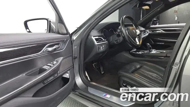 BMW 7 Series 2018 — Photo 10/20