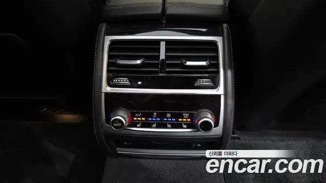 BMW 7 Series 2018 — Photo 18/20