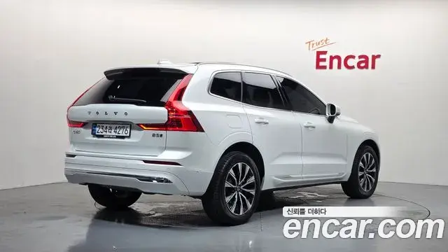 Volvo XC60 2023 — Photo 10/34