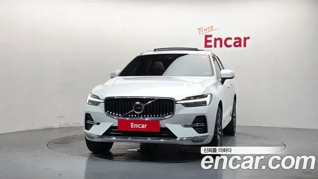 Volvo XC60 2023 — Photo 29/34