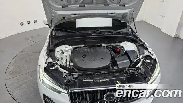 Volvo XC60 2023 — Photo 18/34