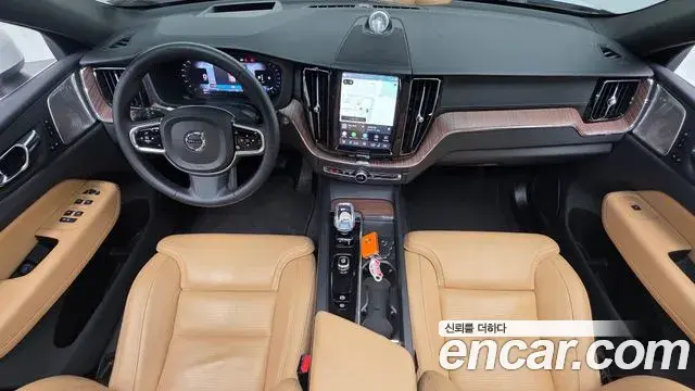 Volvo XC60 2023 — Photo 11/34